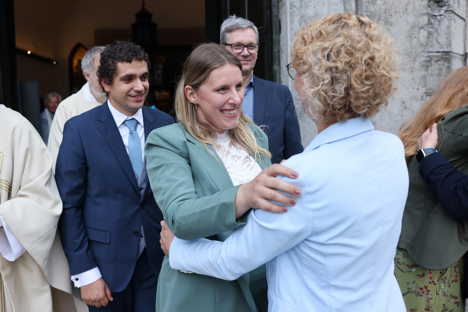 Acht Frauen und Männer haben ihre Ausbildung zu Pastoral- und Gemeindereferenten im Bistum Aachen abgeschlossen (c) Bistum Aachen/Andreas Steindl