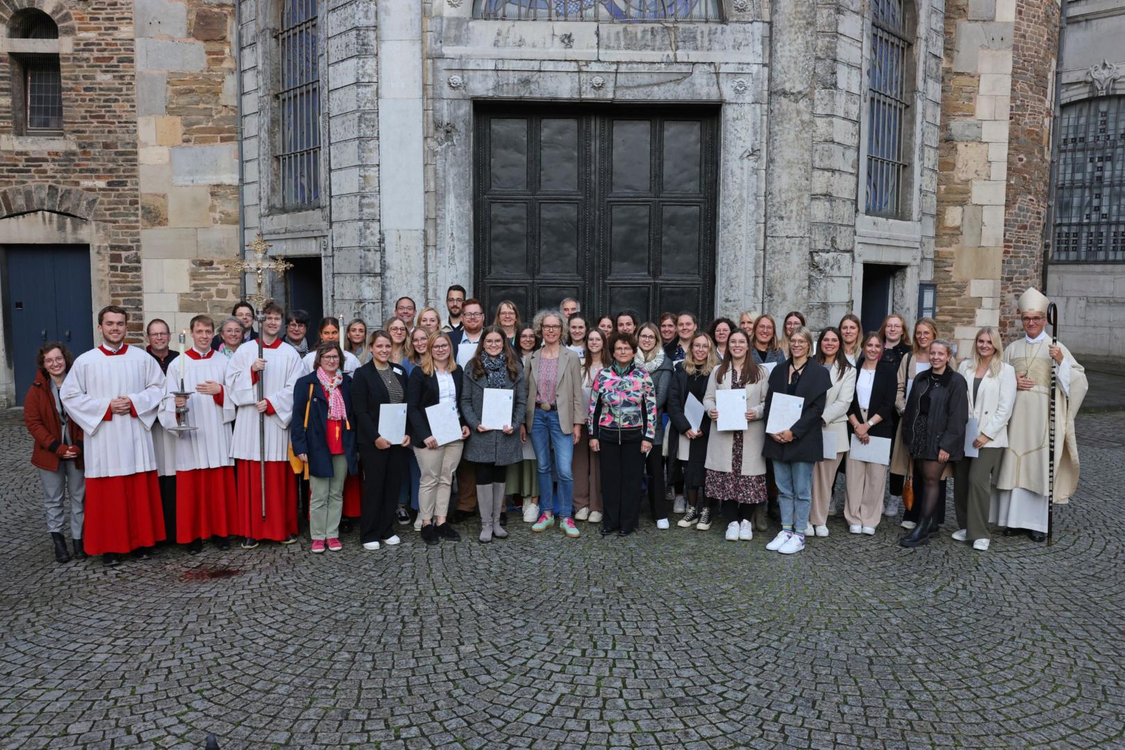 40 Religionslehrerinnen und -lehrer haben ihre kirchliche Beauftragung zur Erteilung des katholischen Religionsunterrichts erhalten. (c) Bistum Aachen/Andreas Steindl