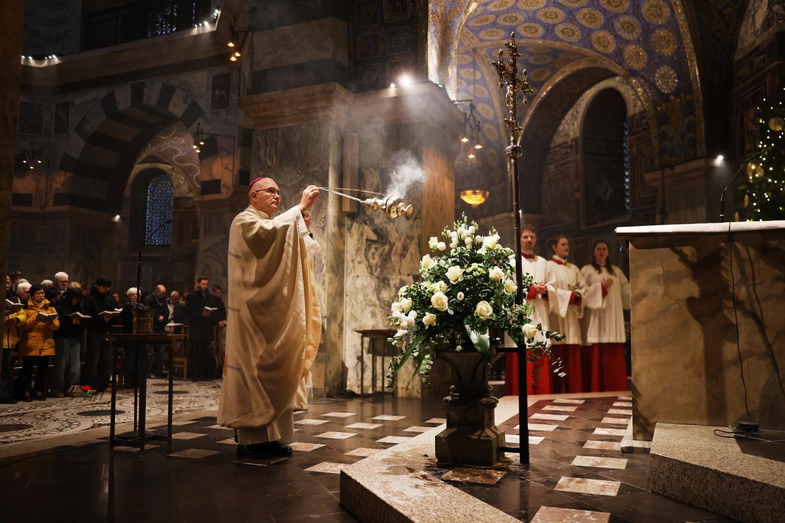 Das Heilige Jahr startete im Bistum Aachen mit einem Festgottesdienst im Aachener Dom (c) Bistum Aachen/Andreas Steindl