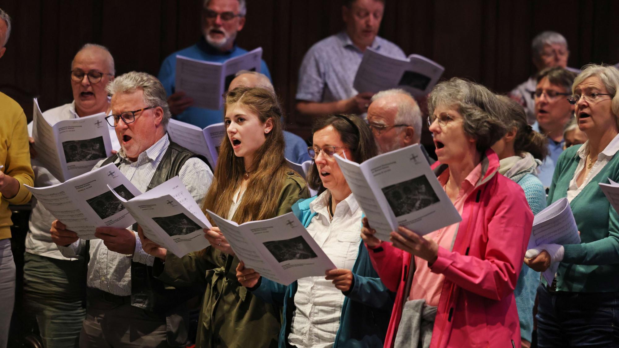 Hunderte Chöre und tausende Stimmen singen für Frieden, Toleranz, Hoffnung und Demokratie.