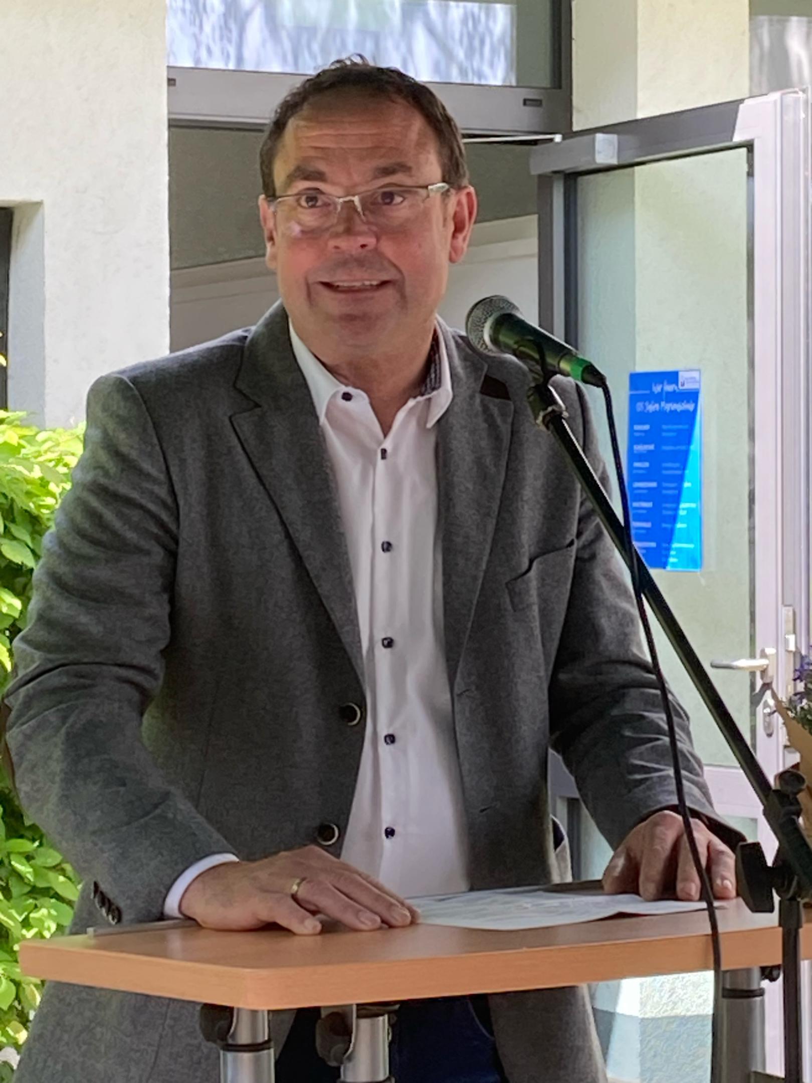 Carsten Gier, Leiter der Abteilung Schule und Hochschule, gratulierte als Vertreter der Schulträgers (c) Bischöfl. Marienschule Aachen