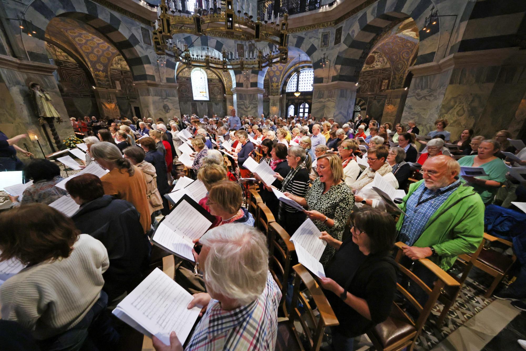 Der Kirchenchortag fand seinen Abschluss beim Gottesdienst im Aachener Dom.