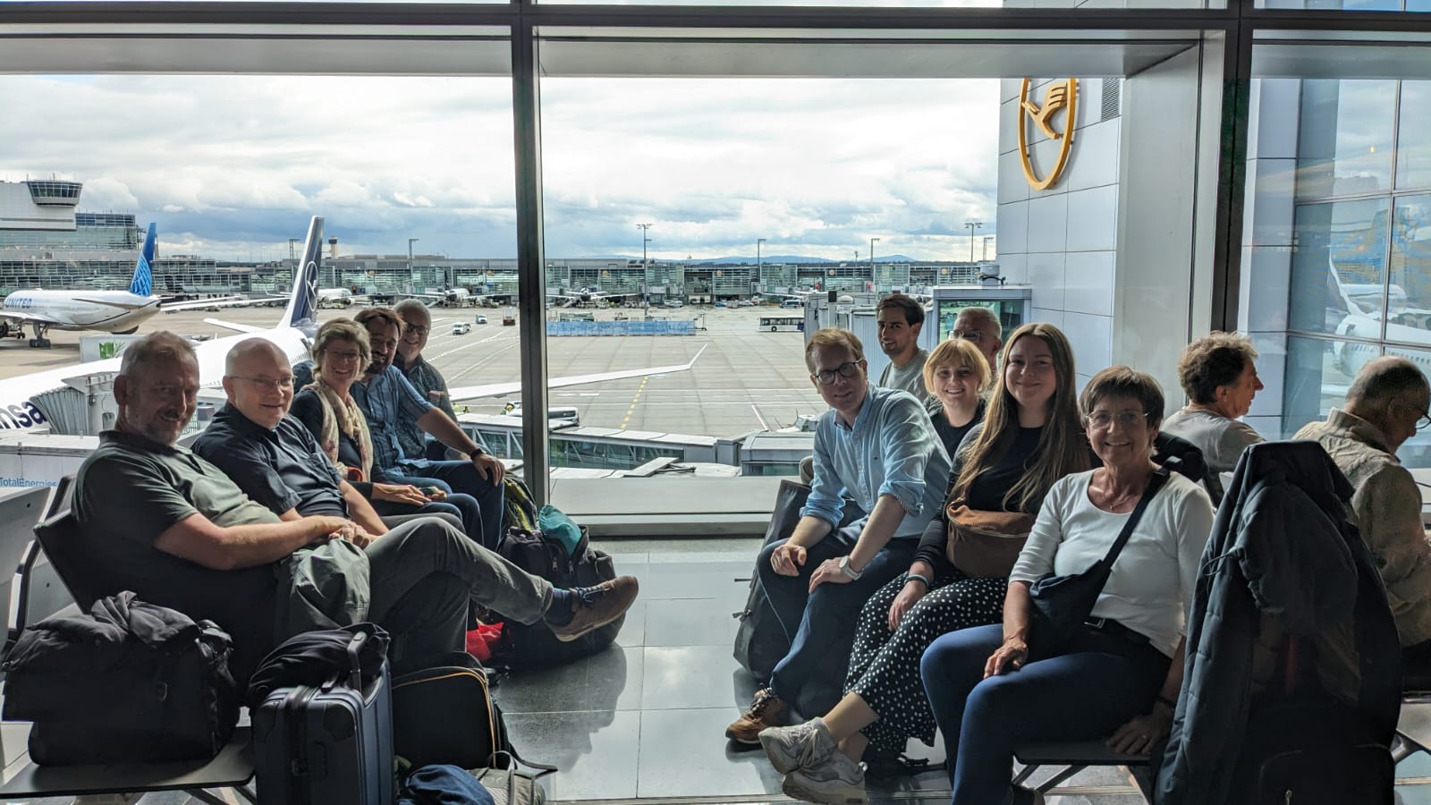 Die Reisegruppe am Flughafen (c) Bistum Aachen - Jari Wieschmann