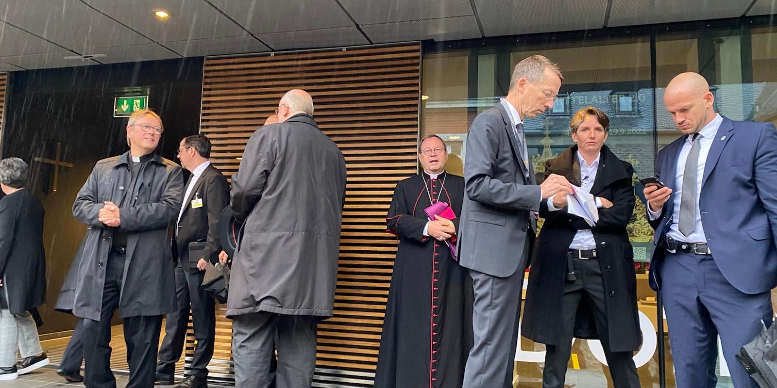 Schutz vor dem Regen (c) Bistum Aachen - Marliese Kalthoff