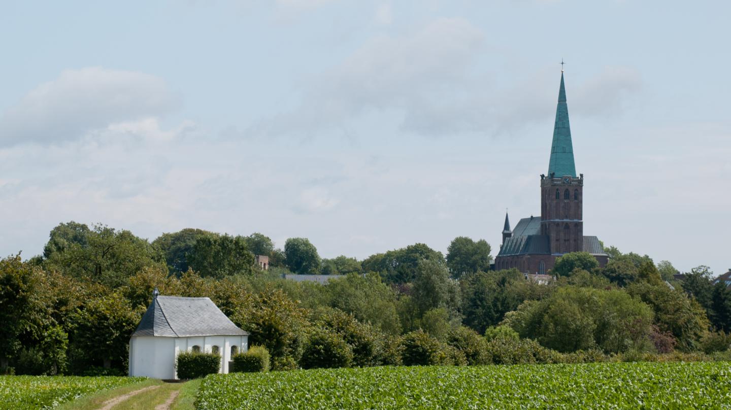 Blick auf Schlangenkapellchen und St. Gangolf