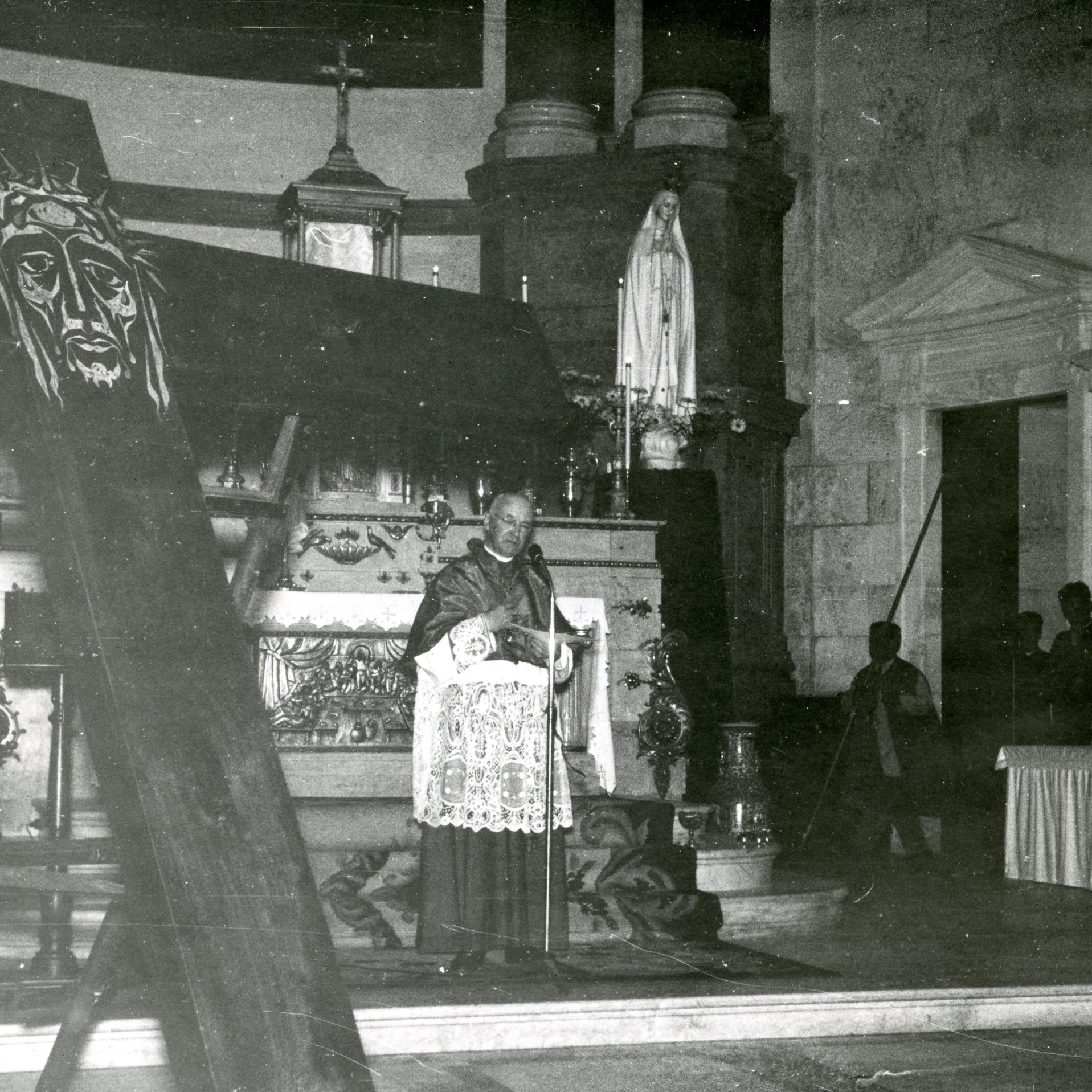 1967 Fatima Bischof Lommel in Basilika