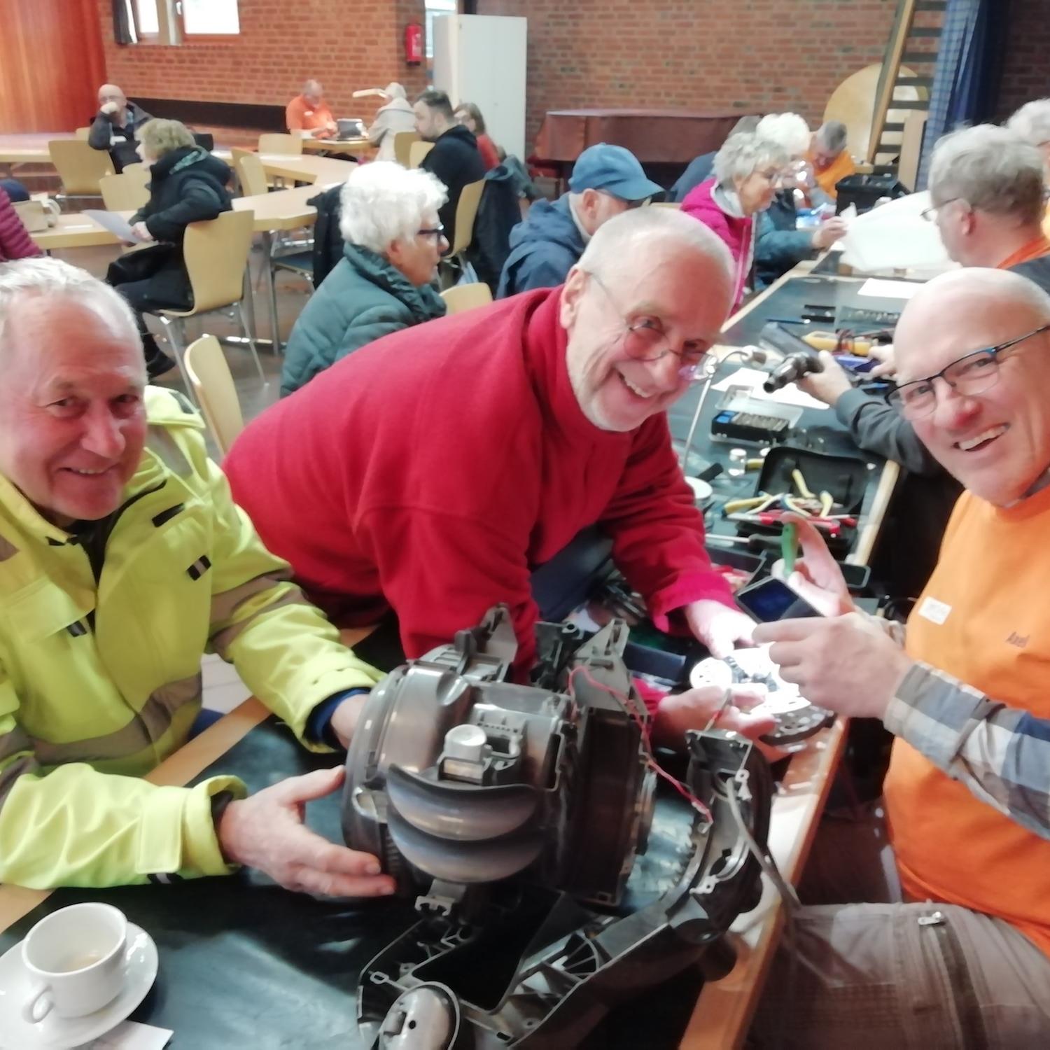 Ist das Repaircafé in Erkelenz ein Ort von Kirche? Hier werden auch kirchenferne Menschen erreicht.